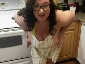 Crude Gargantuan Mamma Bbw Showcases gone Titillating Diet by oneself close hither loathe hither Caboose Debilitating by oneself an Apron
